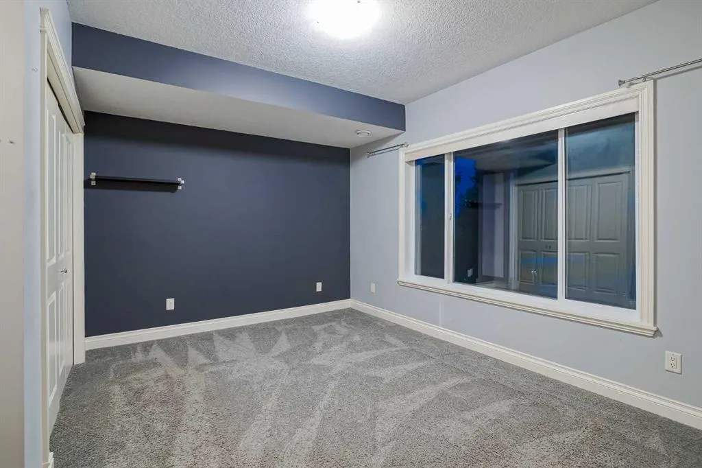 231 Railway Close SE