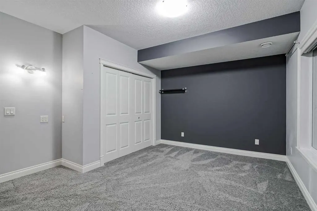 231 Railway Close SE