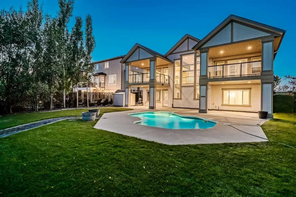 231 Railway Close SE