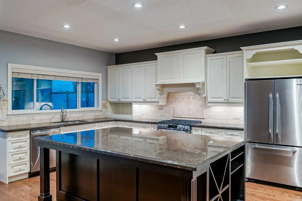 231 Railway Close SE