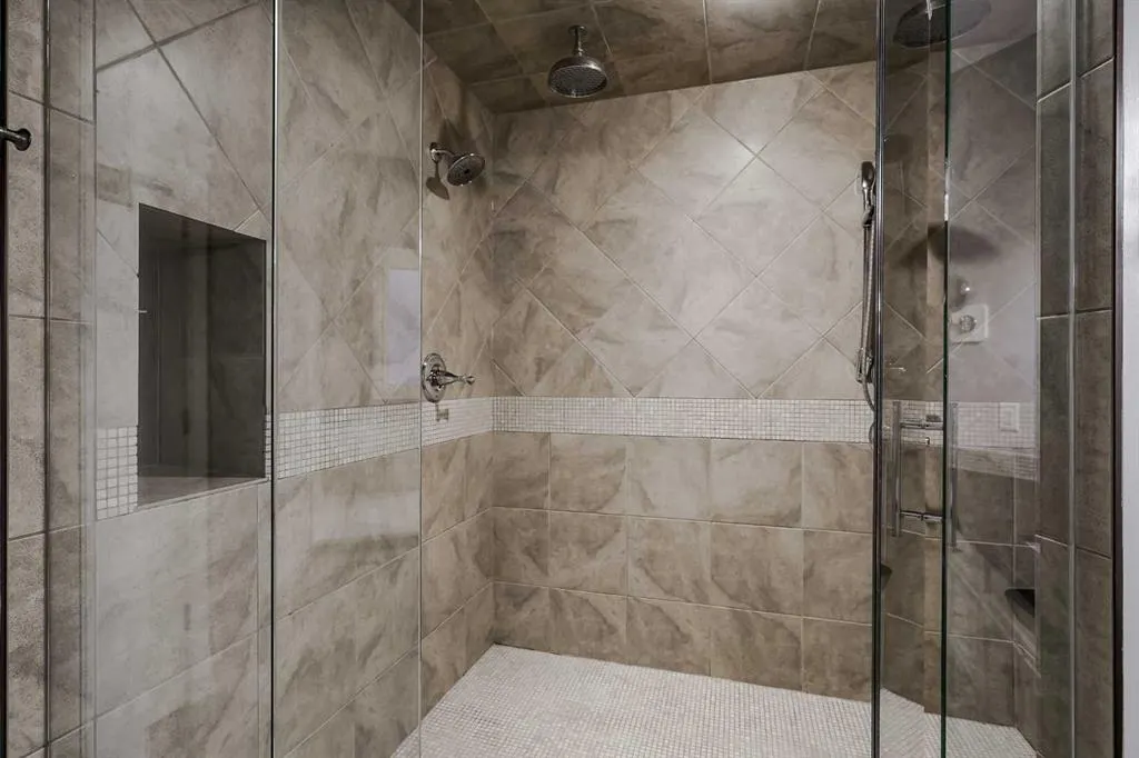 231 Railway Close SE