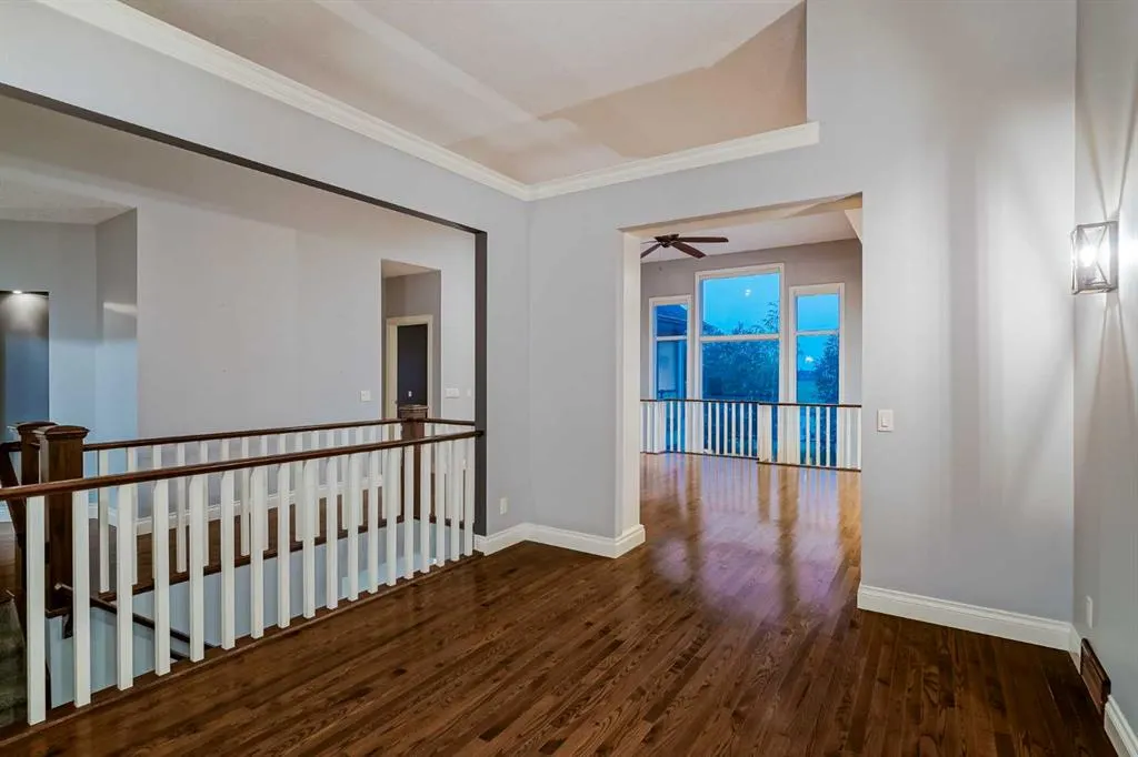 231 Railway Close SE