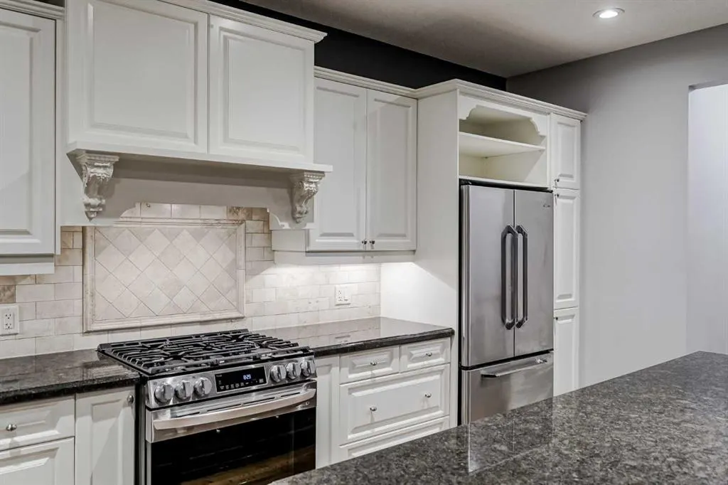 231 Railway Close SE