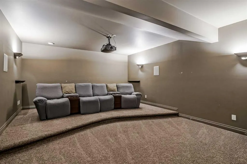 231 Railway Close SE