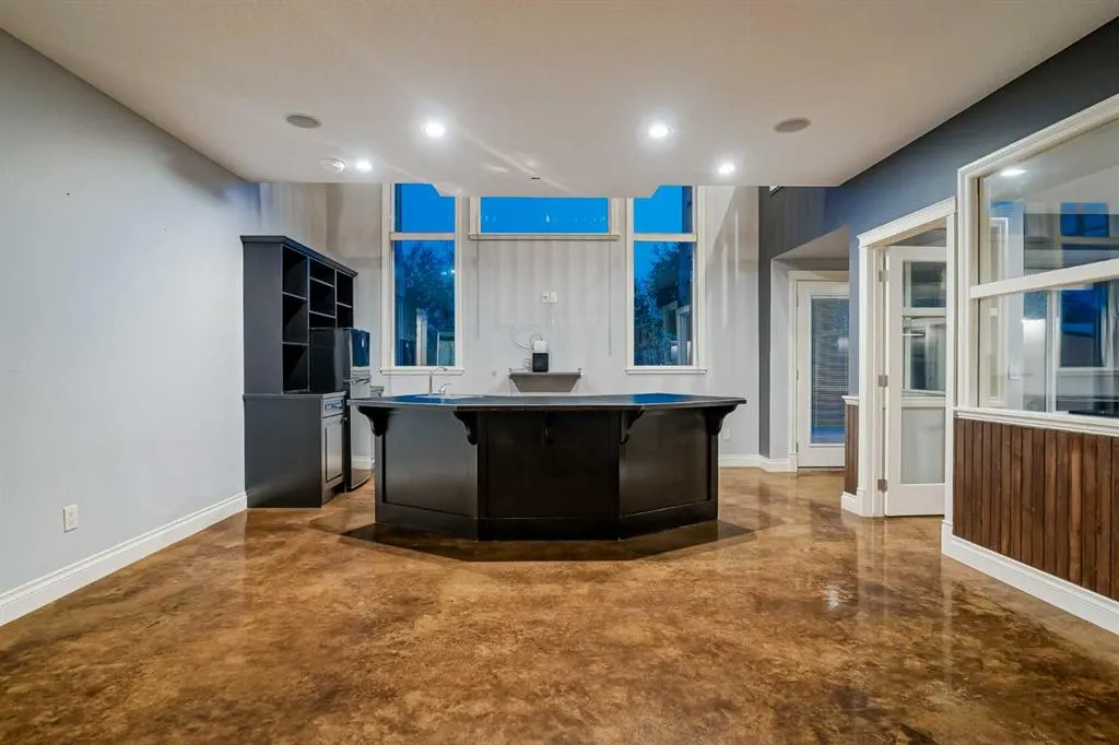 231 Railway Close SE