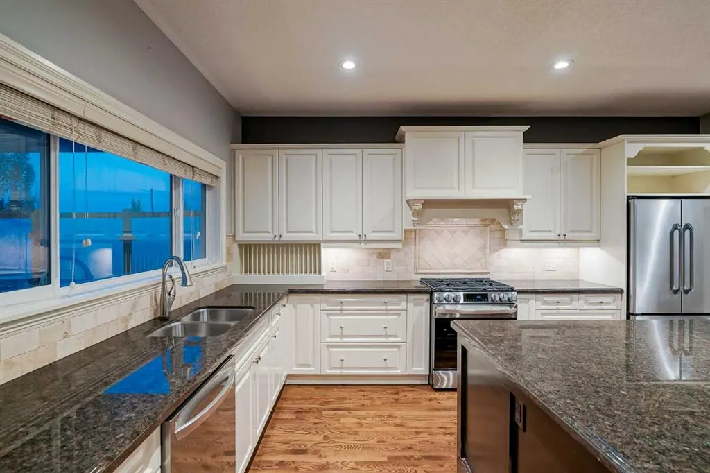 231 Railway Close SE