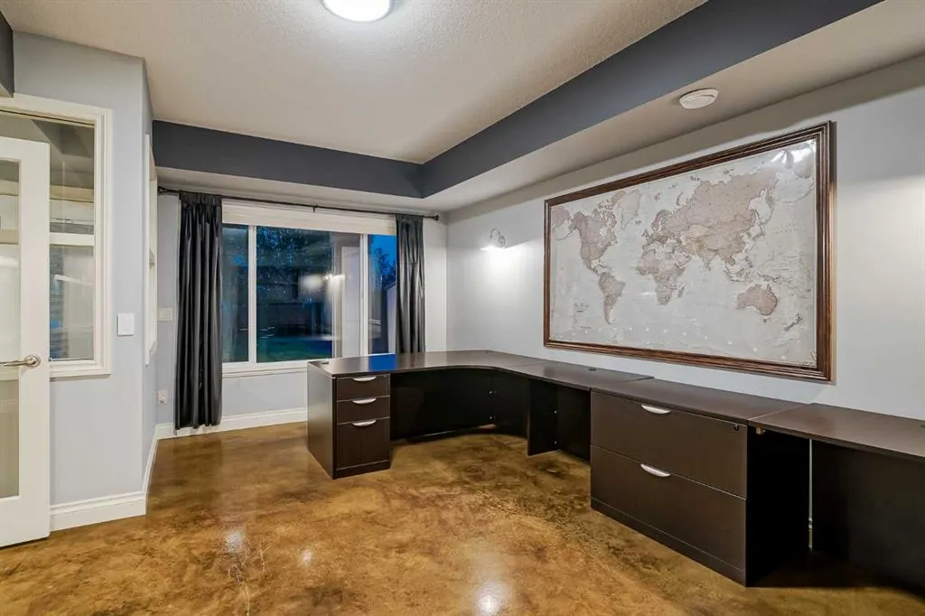 231 Railway Close SE