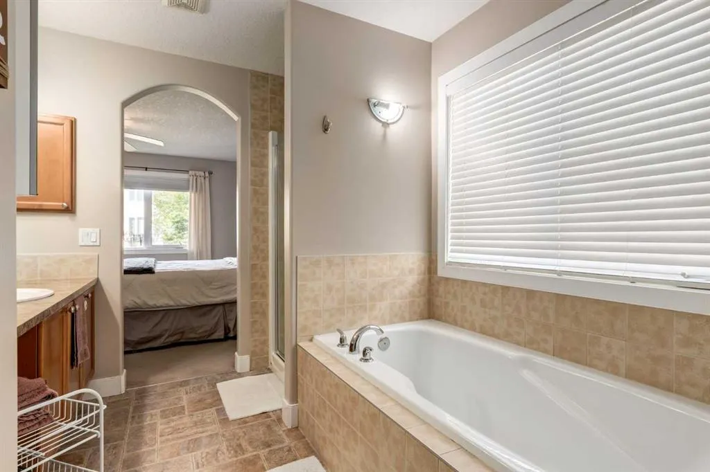 32 Evanscove Heights NW