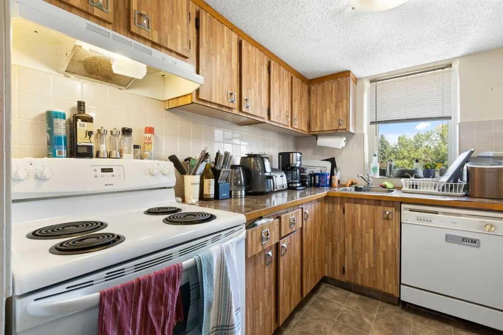 2200 Woodview Drive SW, #209