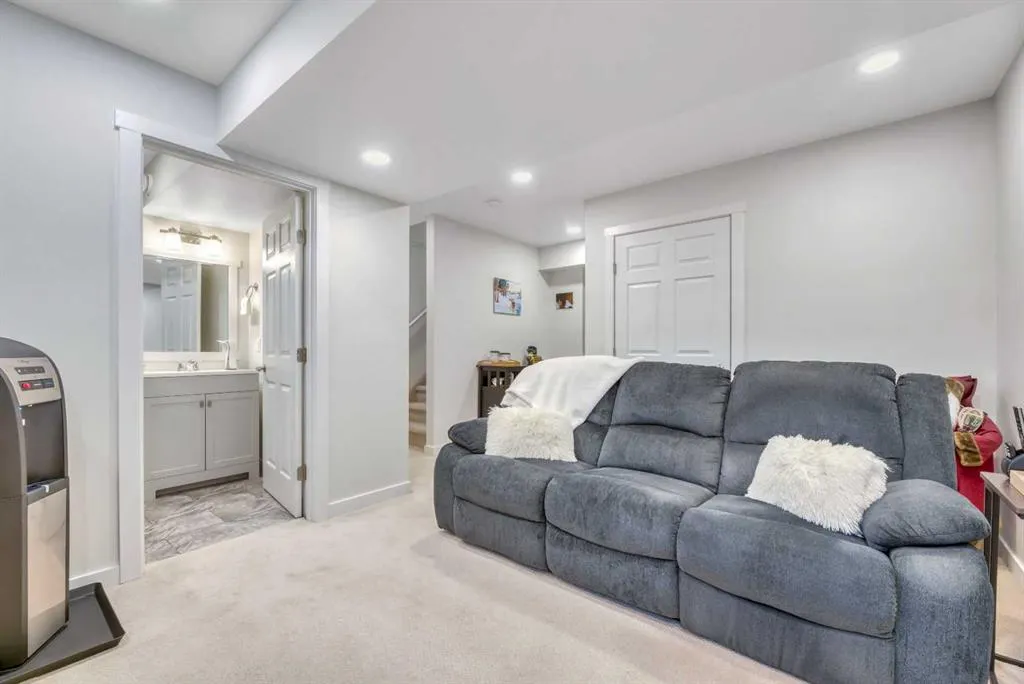 196 Wolf Hollow Park SE