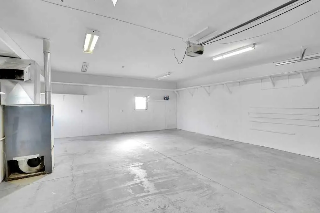 56 Castleglen Crescent NE