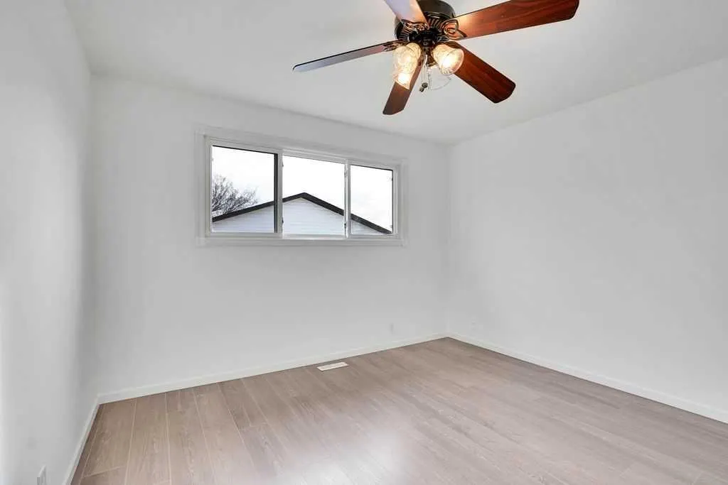 56 Castleglen Crescent NE