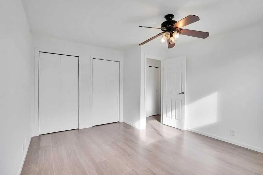 56 Castleglen Crescent NE