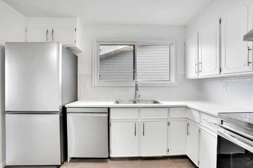 56 Castleglen Crescent NE