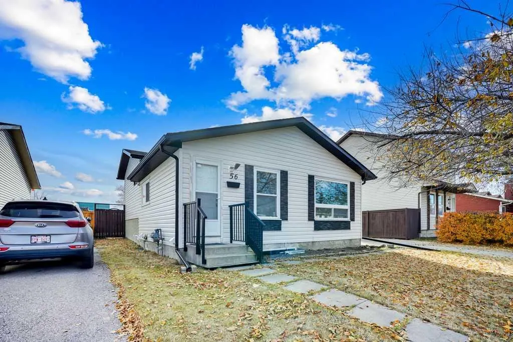 56 Castleglen Crescent NE