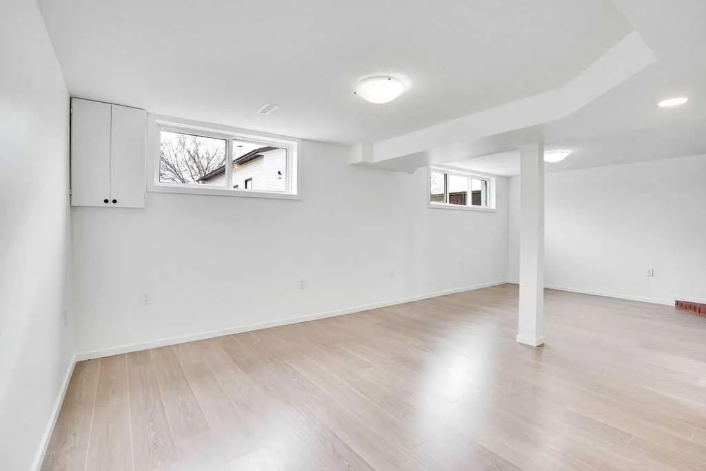 56 Castleglen Crescent NE