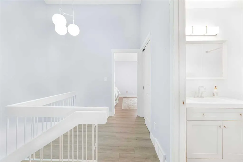 352 Brae Glen Road SW