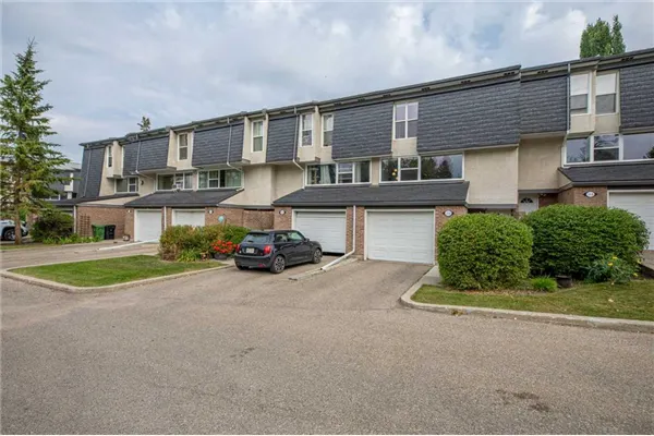 352 Brae Glen Road SW