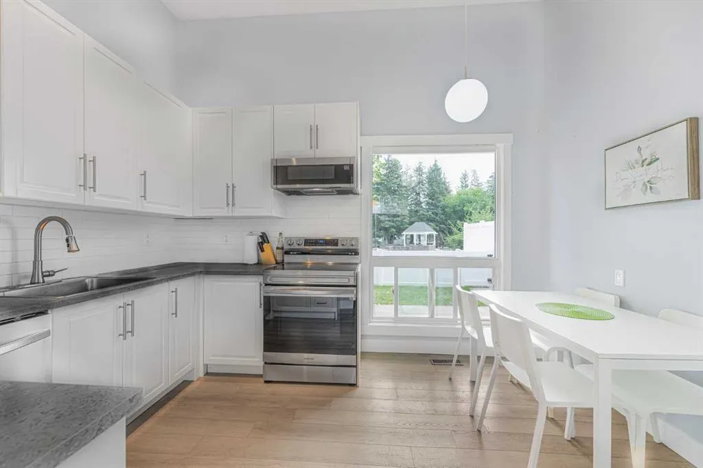 352 Brae Glen Road SW