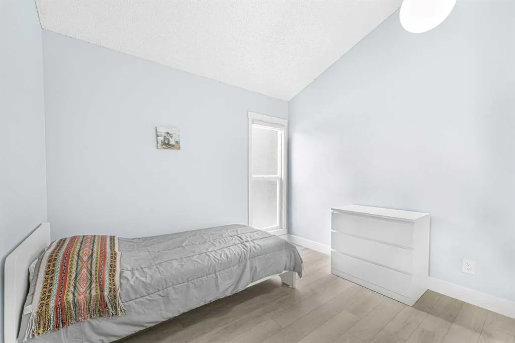 352 Brae Glen Road SW