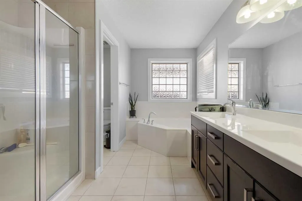 16 Redstone Parade NE