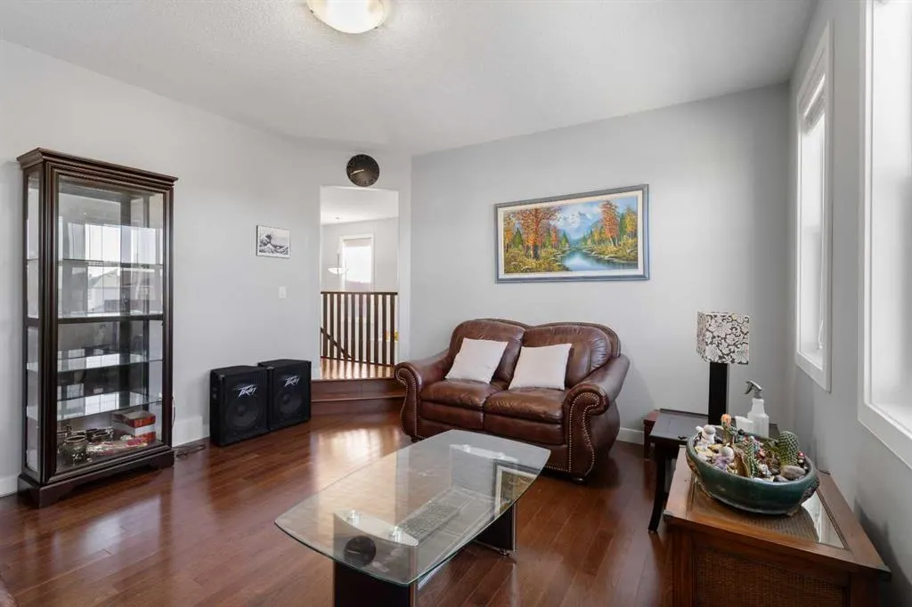 16 Redstone Parade NE