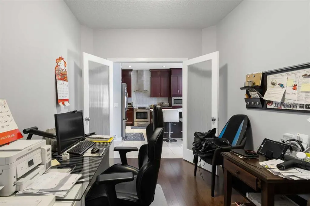 16 Redstone Parade NE