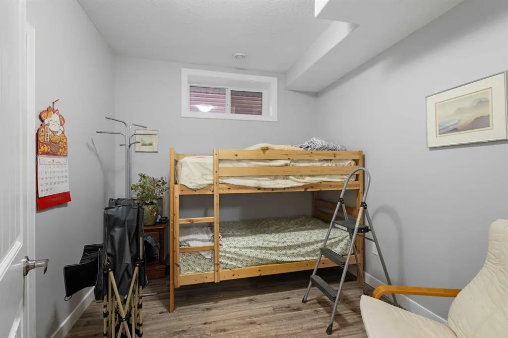 16 Redstone Parade NE