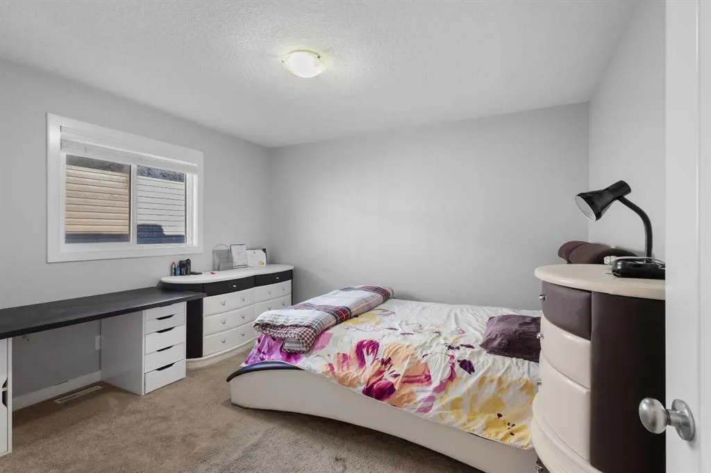 16 Redstone Parade NE