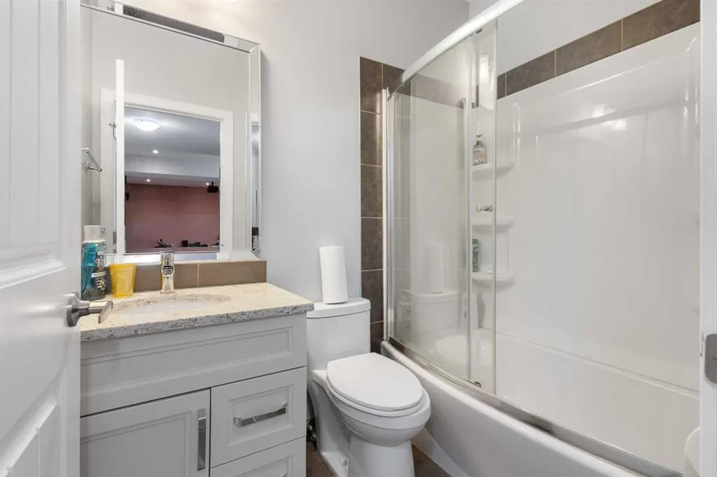 16 Redstone Parade NE