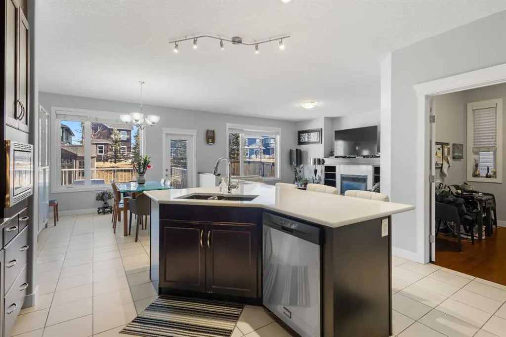 16 Redstone Parade NE