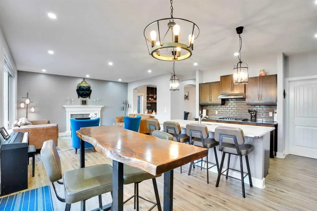 70 Royal Ridge Manor NW