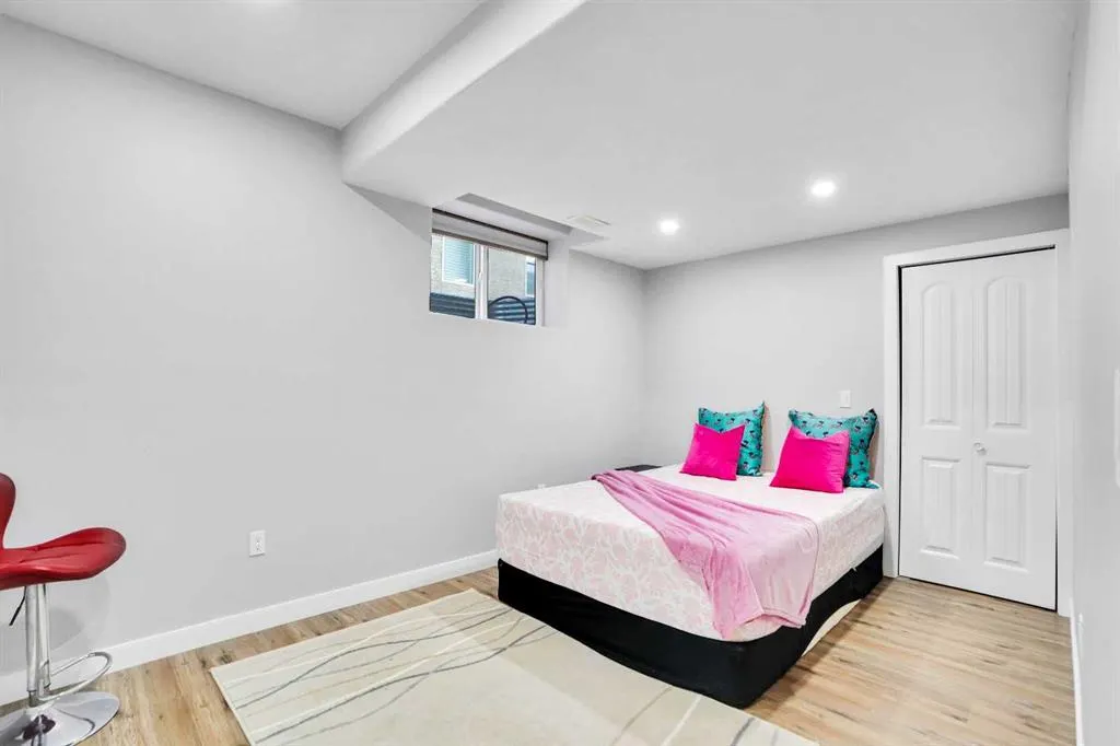 70 Royal Ridge Manor NW