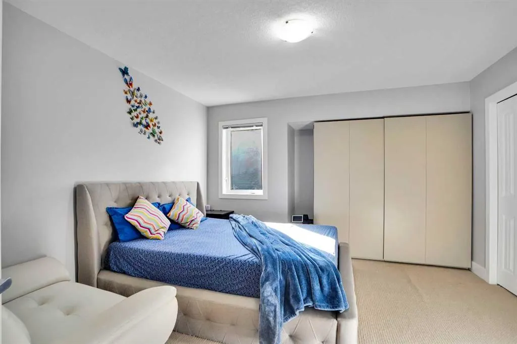 70 Royal Ridge Manor NW