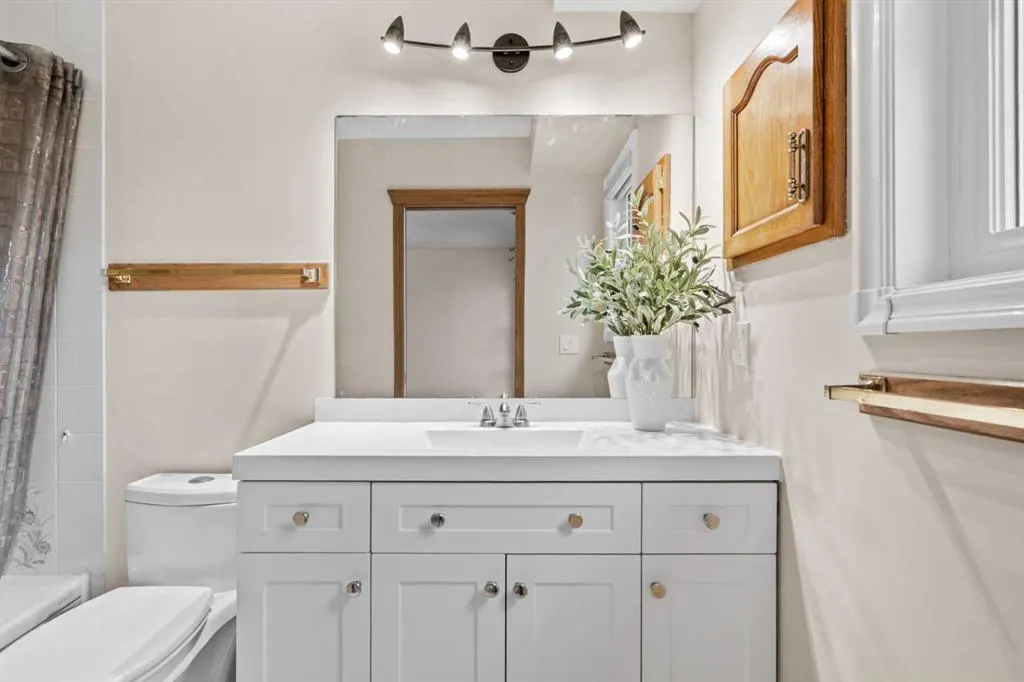 667 Macewan Drive NW