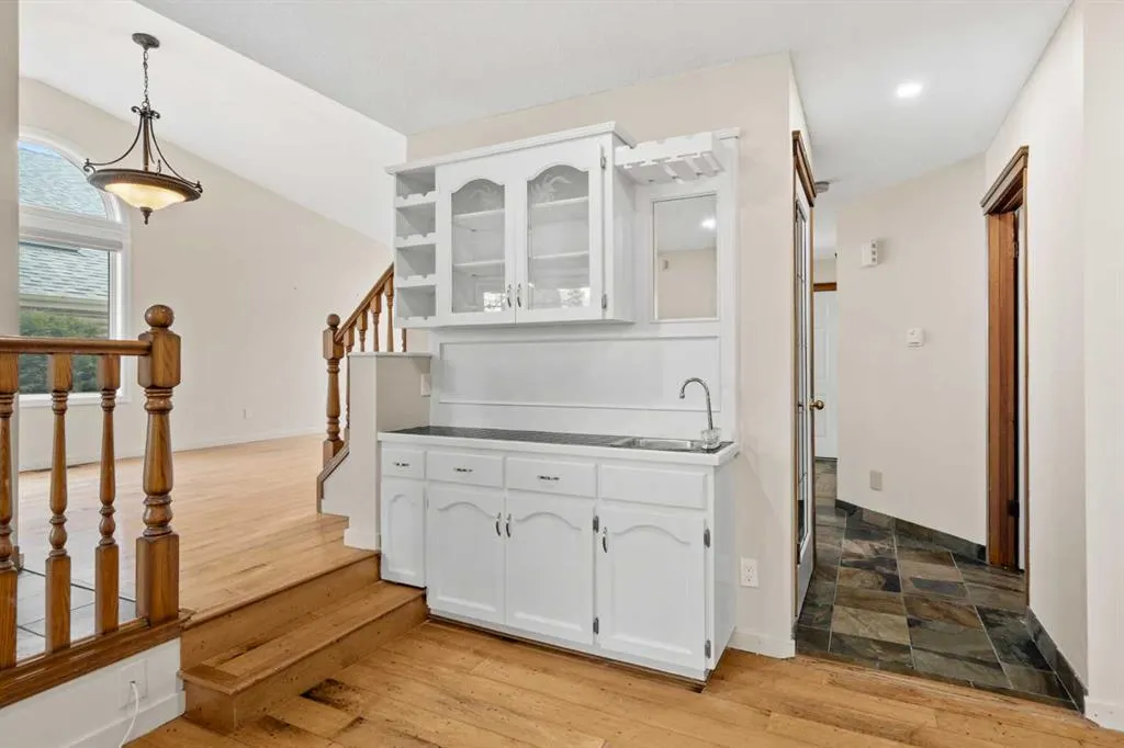 667 Macewan Drive NW