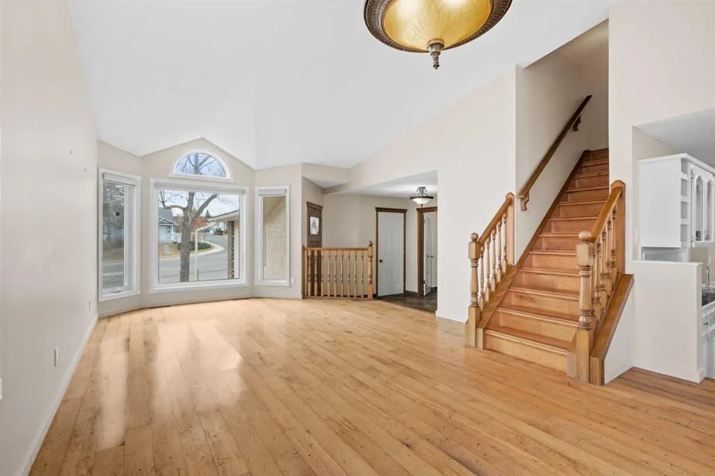 667 Macewan Drive NW