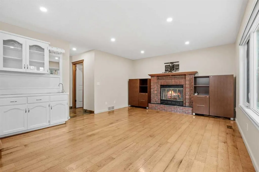 667 Macewan Drive NW