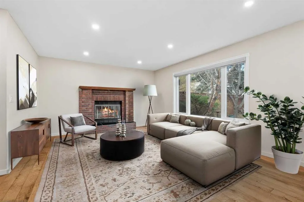 667 Macewan Drive NW