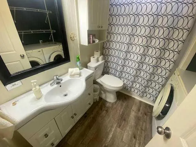 145 EAST RIVER Road, #101