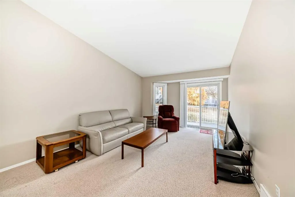 52 Riverview Drive SE