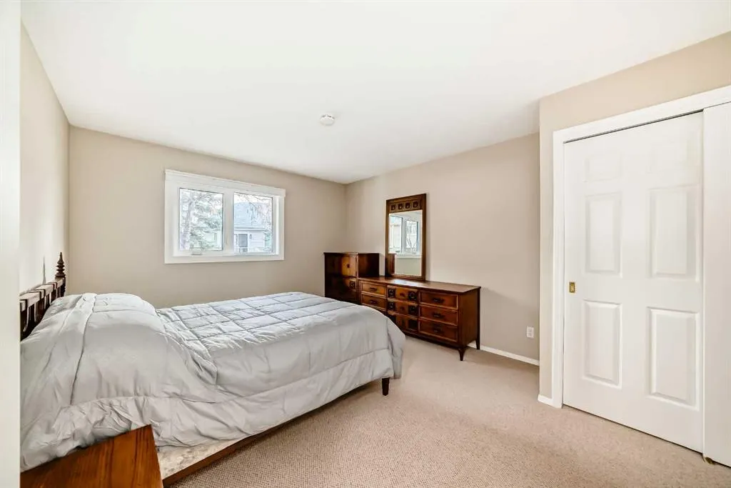 52 Riverview Drive SE