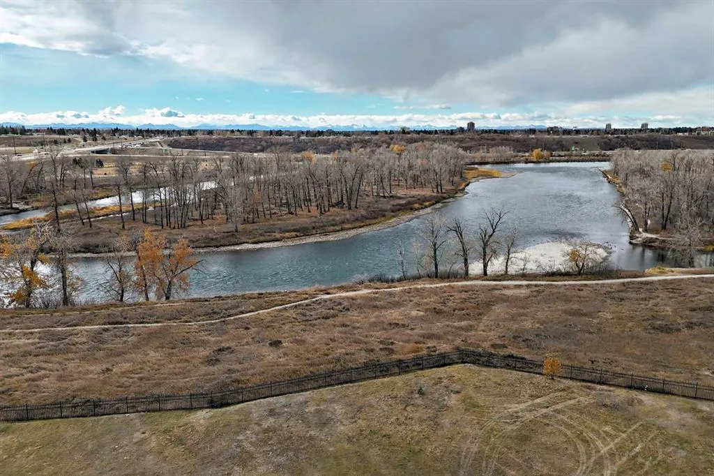 52 Riverview Drive SE