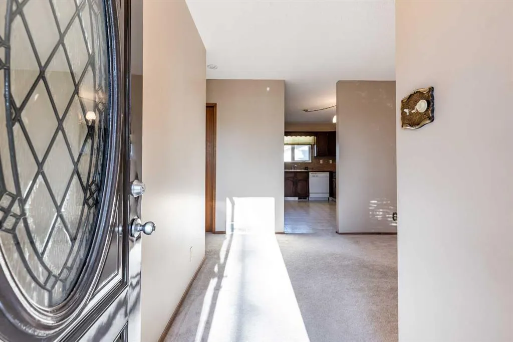 8 Ross Glen Green SE