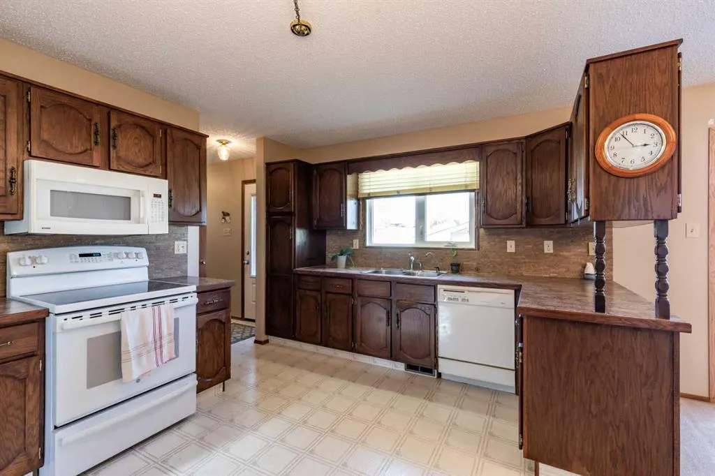 8 Ross Glen Green SE