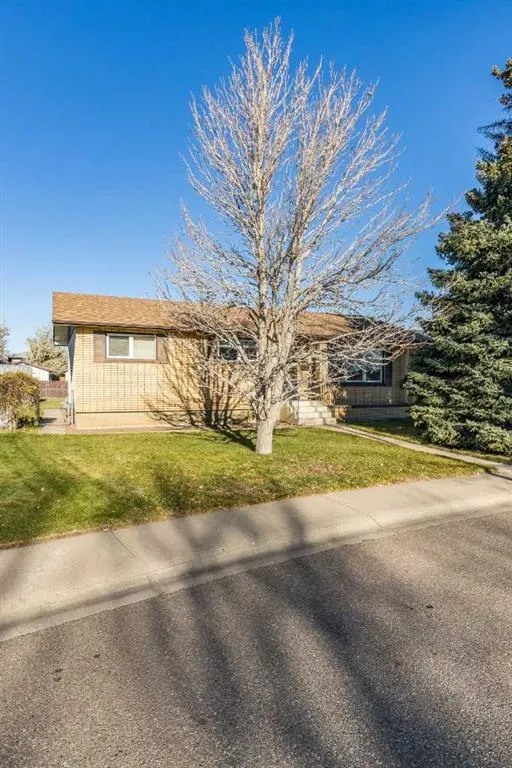 8 Ross Glen Green SE