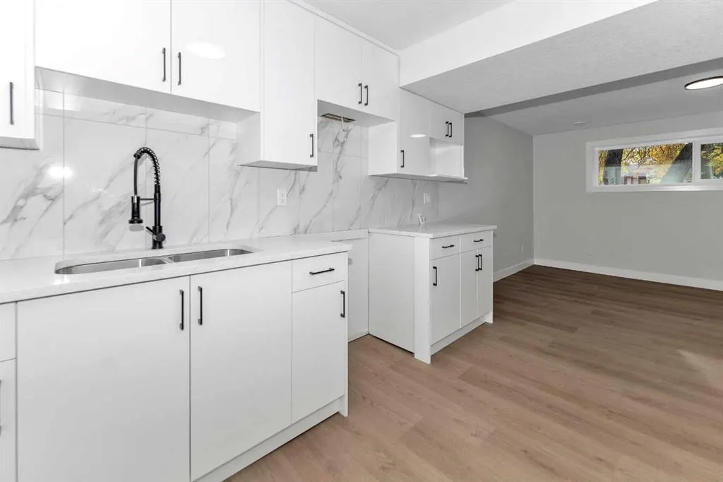 915 Pinecliff Drive NE