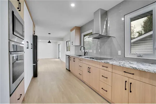 6116 Buckthorn Road NW