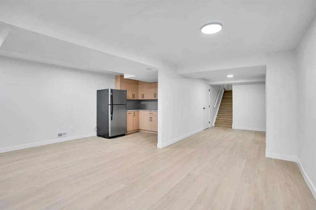 6116 Buckthorn Road NW