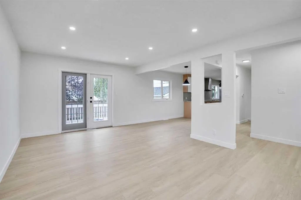 6116 Buckthorn Road NW